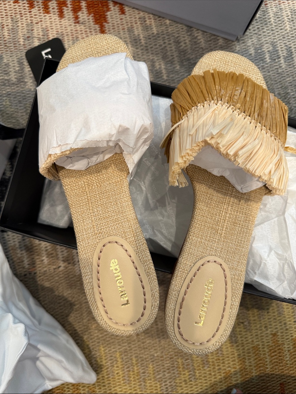 NWB Super Chic LARROUDE Raffia Ivy Fringe Sandal 7.5